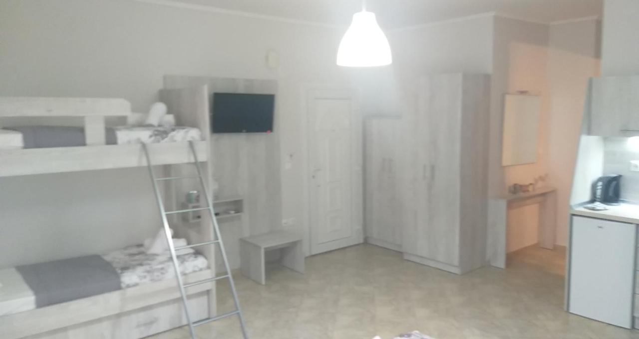 Апартаменты Studio Garden Nea Kallikrateia Экстерьер фото